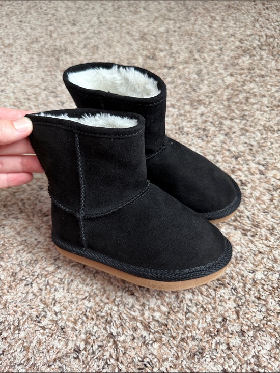 Old Navy Other - OLD NAVY TODDLER BLACK SUEDE-LIKE FUR LINED WINTER BOOTS